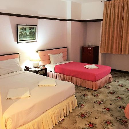 Daeng Plaza Hotel Phuket Buitenkant foto