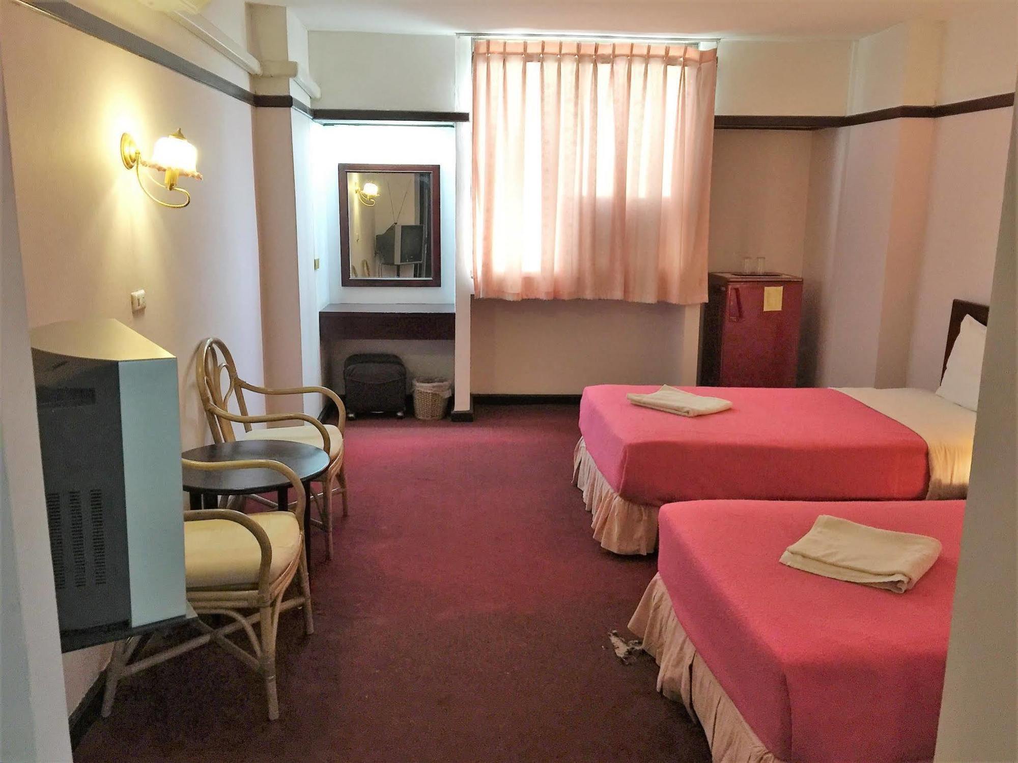 Daeng Plaza Hotel Phuket Buitenkant foto