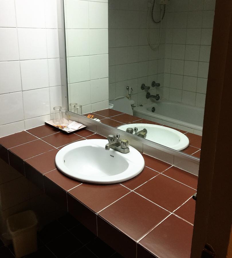 Daeng Plaza Hotel Phuket Buitenkant foto