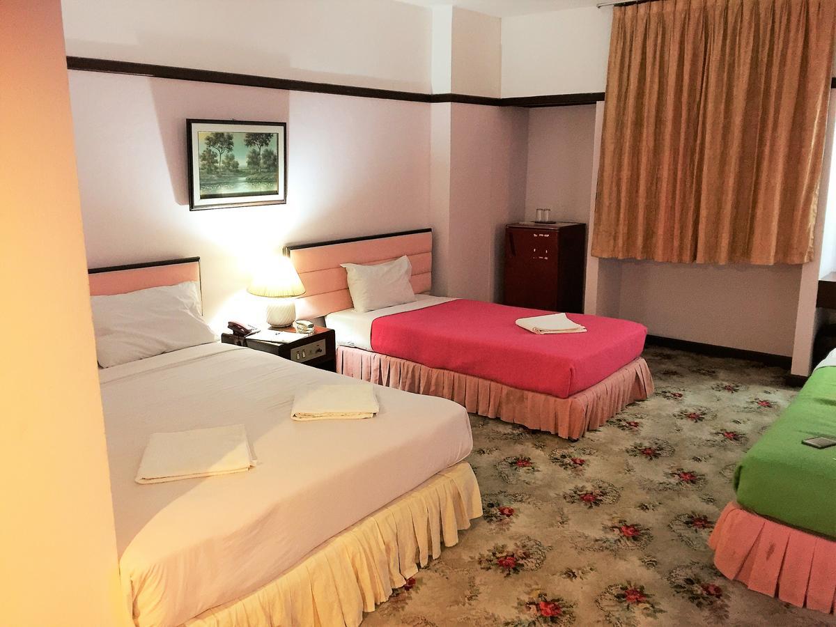 Daeng Plaza Hotel Phuket Buitenkant foto