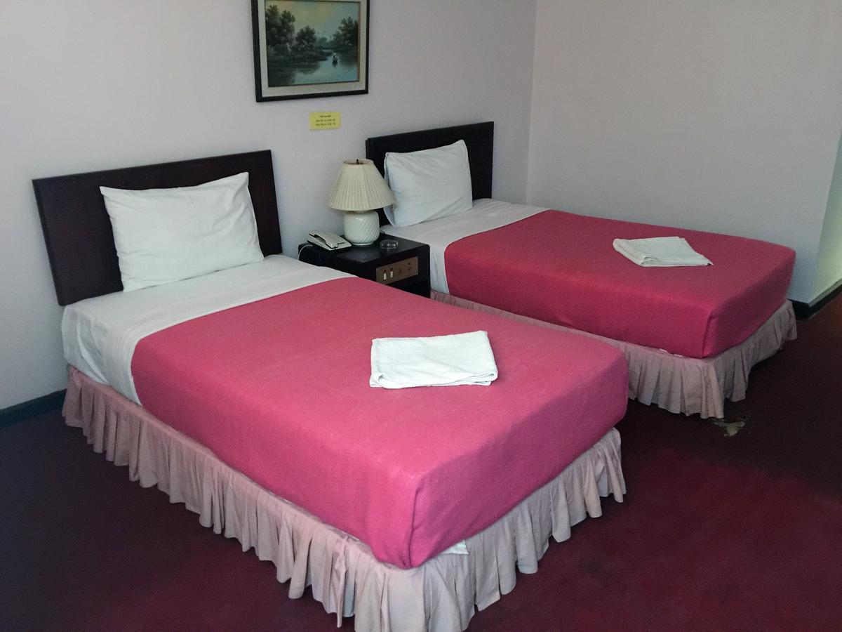Daeng Plaza Hotel Phuket Buitenkant foto
