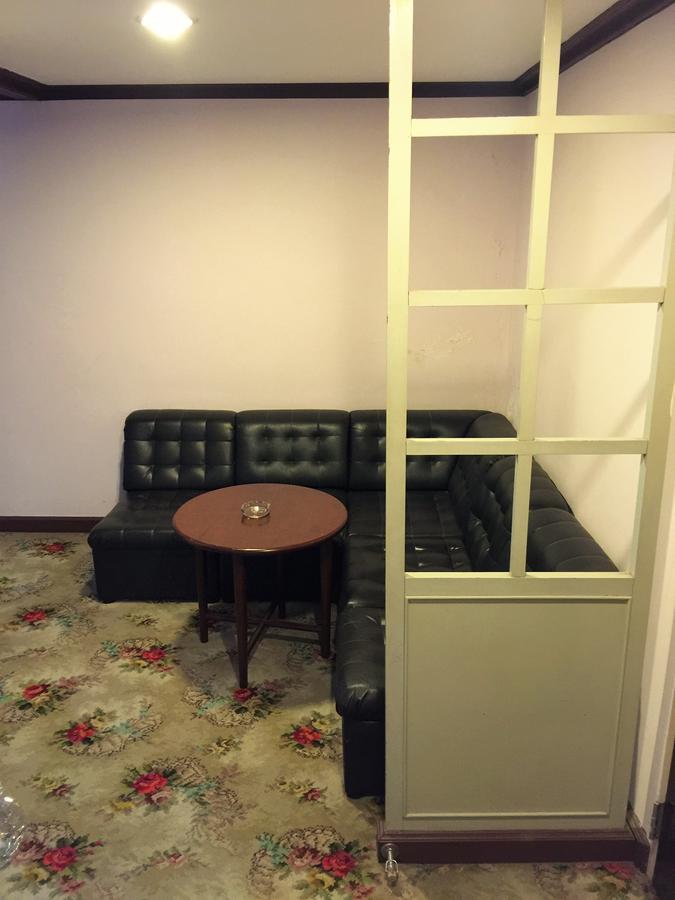 Daeng Plaza Hotel Phuket Buitenkant foto