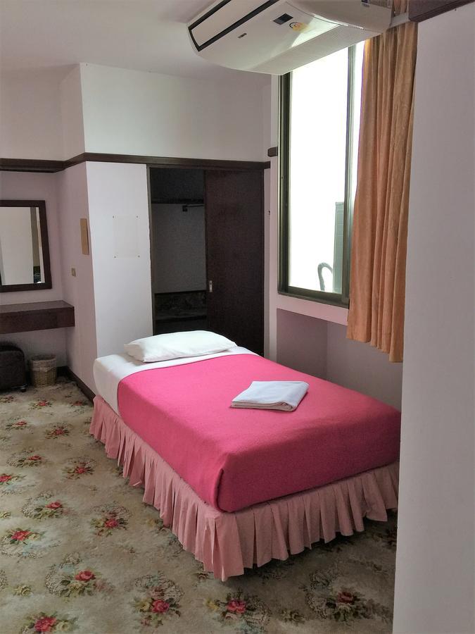 Daeng Plaza Hotel Phuket Buitenkant foto