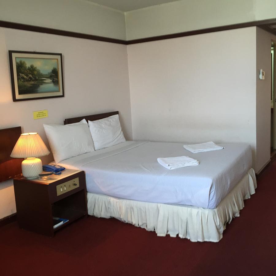 Daeng Plaza Hotel Phuket Buitenkant foto