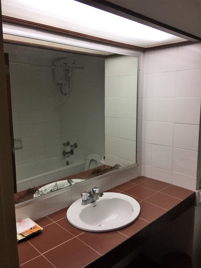 Daeng Plaza Hotel Phuket Buitenkant foto