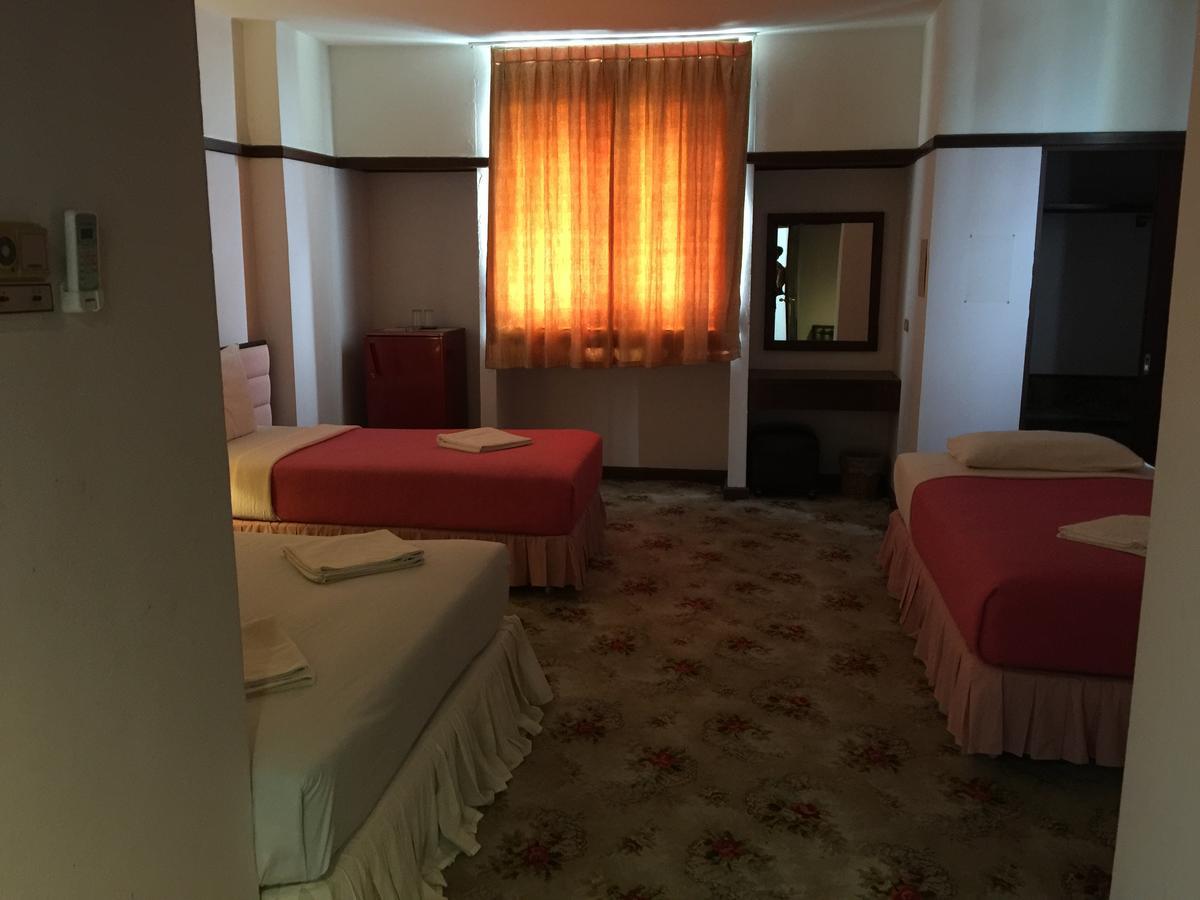 Daeng Plaza Hotel Phuket Buitenkant foto