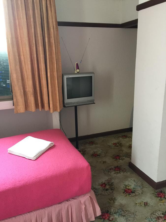 Daeng Plaza Hotel Phuket Buitenkant foto