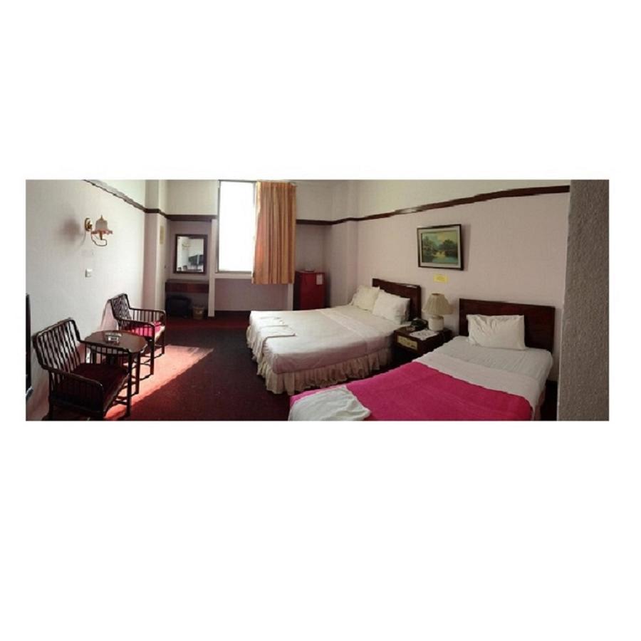 Daeng Plaza Hotel Phuket Buitenkant foto