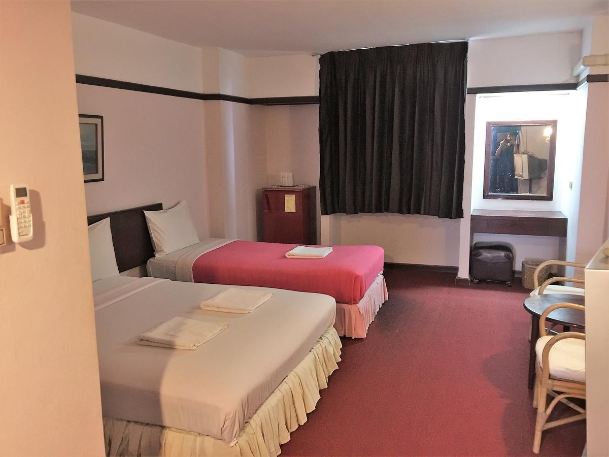 Daeng Plaza Hotel Phuket Buitenkant foto
